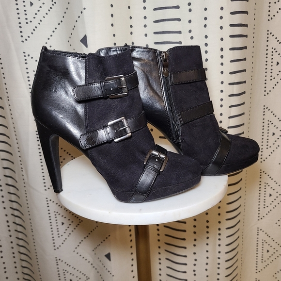 Size 6.5 Sam and Libby booties - Picture 4 of 4